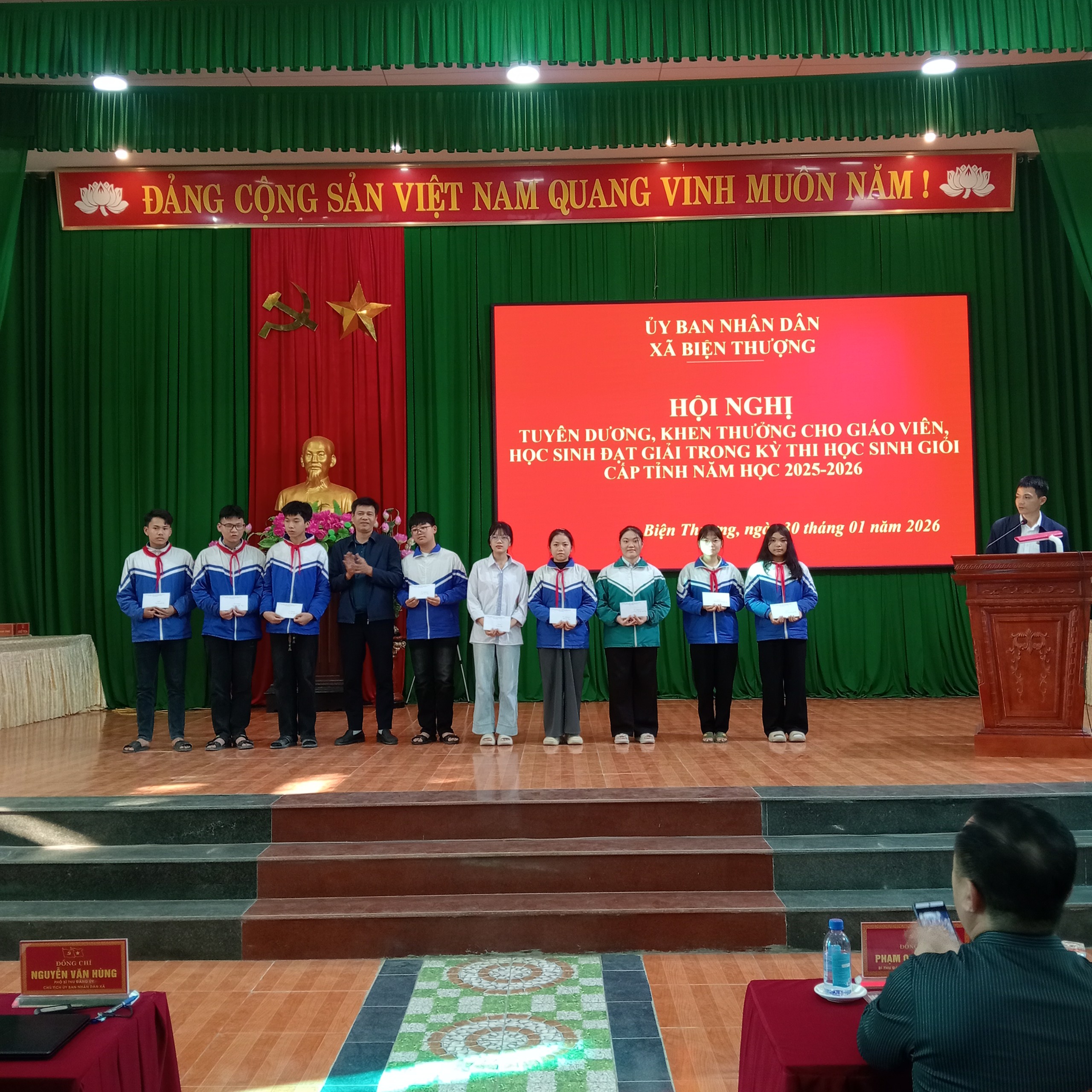 Anh-tin-bai